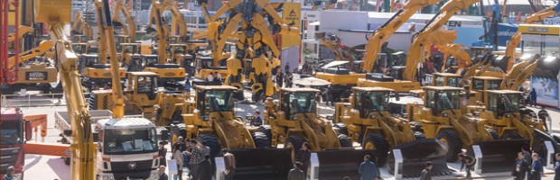在bauma China（上海寶馬展） 2014的平地機、 卡車、 挖掘機、 起重機、 混凝土配料機