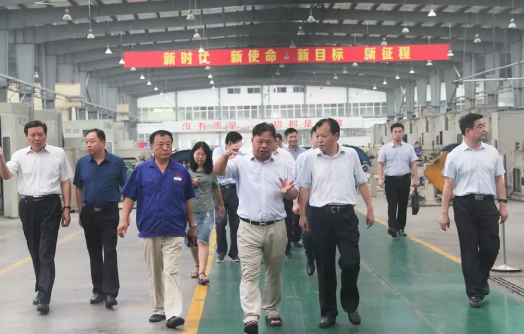 省市領導一行蒞臨利通液壓考察調研