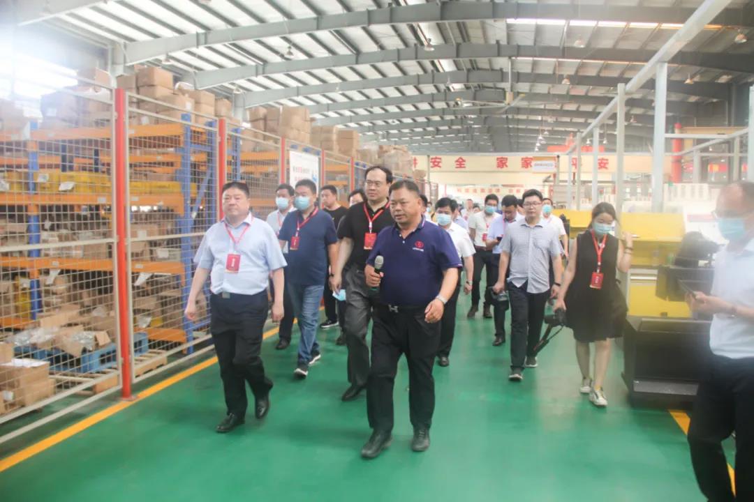 全省各市級開發區招商局百人觀摩團蒞臨我司參觀考察