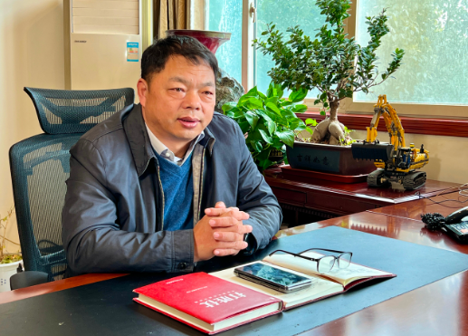 亮哥話創業｜ 一百袋方便面開啟的膠管夢