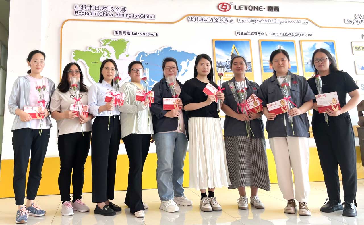 以愛之名 致敬母親 | 利通科技開展“情暖母親節 關愛女職工”主題送花活動
